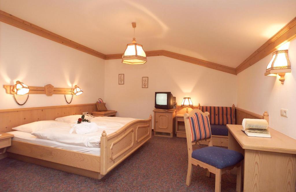 Hotel Tauernhof Kaprun Kamer foto